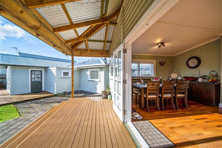 Photo of property in 1 Hunter Street, Hawera, 4610