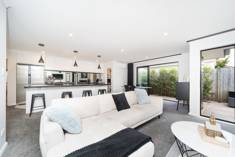 Photo of property in 6 Ngaio Street, West End, Palmerston North, 4412