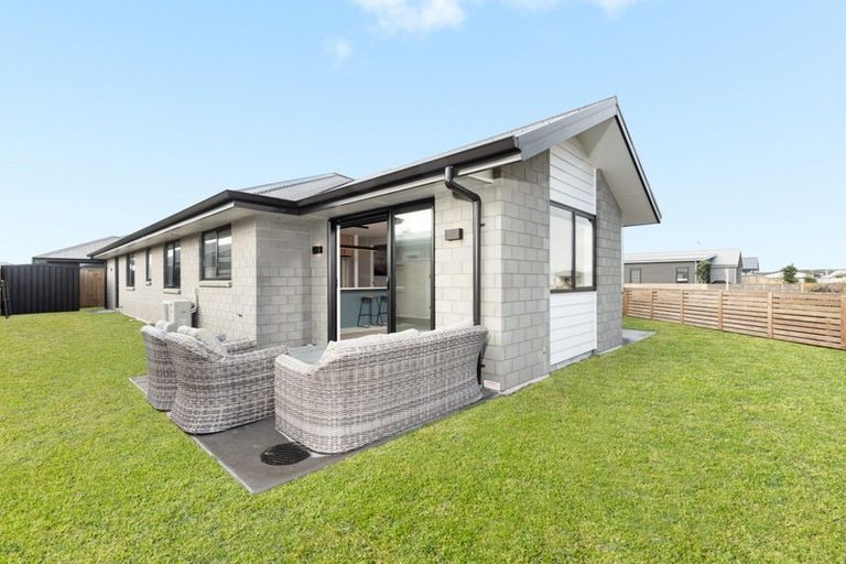 Photo of property in 2 Tamapahore Boulevard, Papamoa Beach, Papamoa, 3118