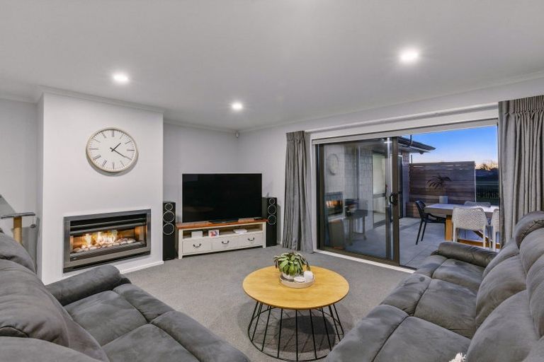 Photo of property in 10 Cottonwood Close, Paraparaumu Beach, Paraparaumu, 5032