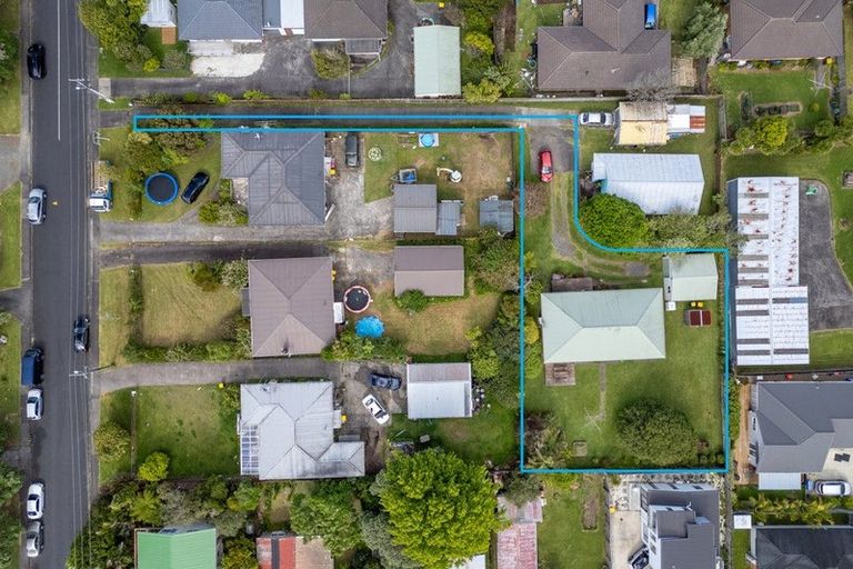 Photo of property in 1/7 Rewarewa Road, Te Atatu Peninsula, Auckland, 0610