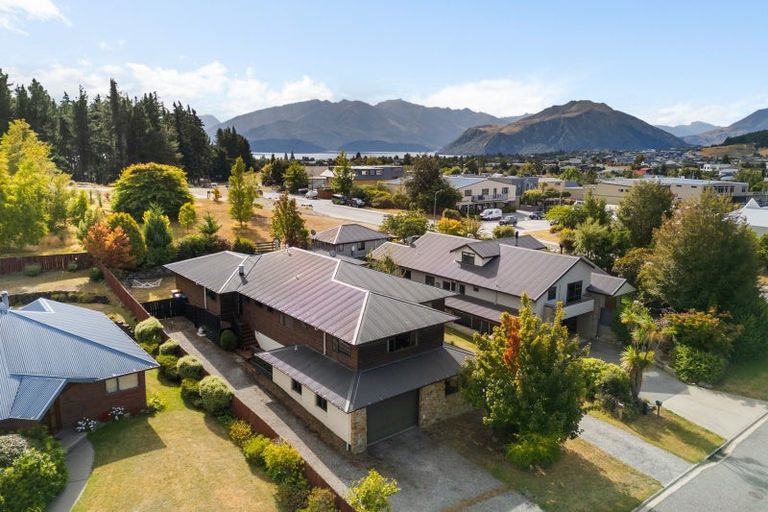 Photo of property in 4 Hillview Place, Wanaka, 9305