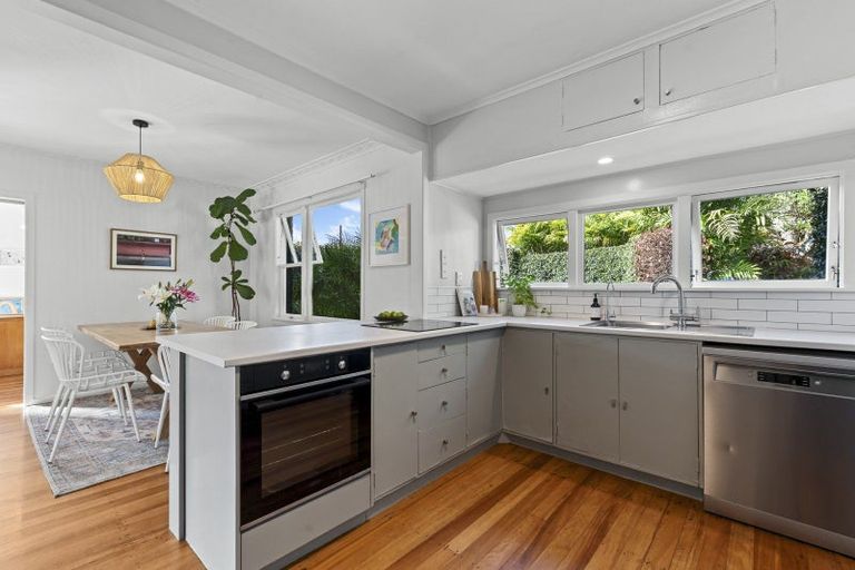 Photo of property in 222 Tukapa Street, Westown, New Plymouth, 4310