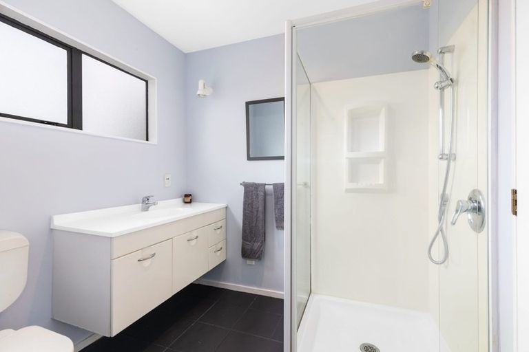 Photo of property in 6 Saunders Close, Whitby, Porirua, 5024