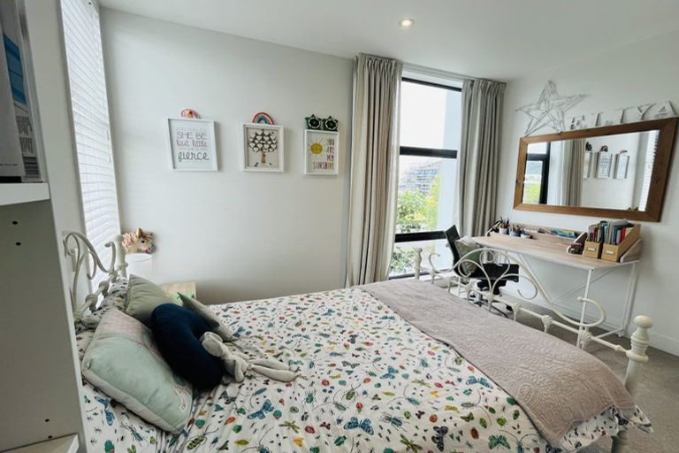 Photo of property in 240 Hobsonville Point Road, Hobsonville, Auckland, 0616