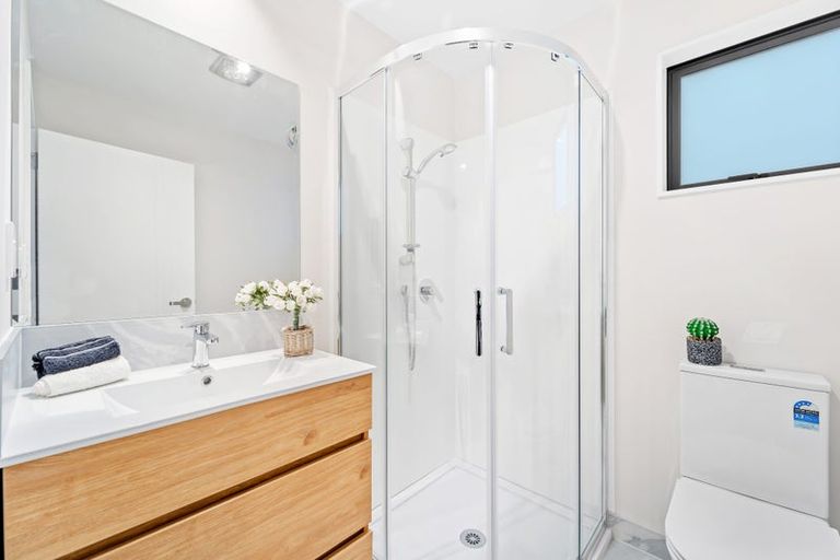 Photo of property in 22 Don Oliver Lane, Glen Eden, 0602