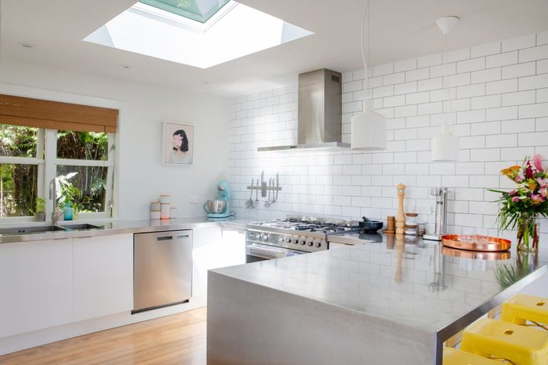 Photo of property in 21 Kaitawa Road, York Bay, Lower Hutt, 5013
