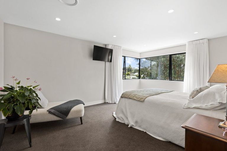 Photo of property in 52 Walton Street, Red Beach, 0932