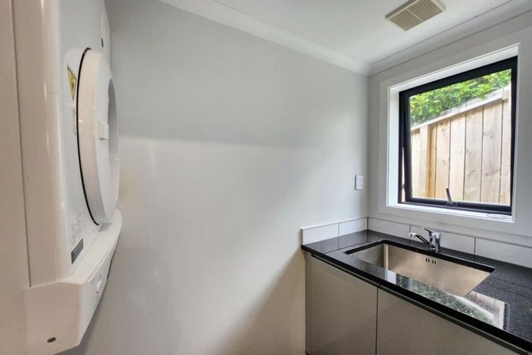 Photo of property in 1a Te Reinga View, Tawa, Wellington, 5028
