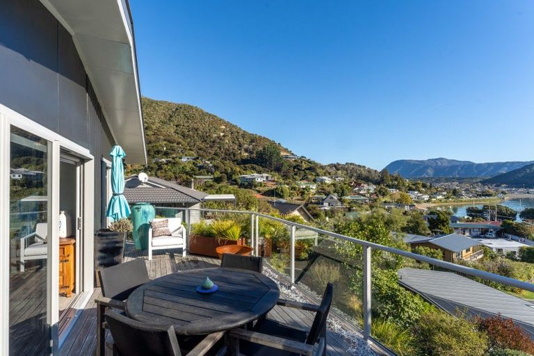 Photo of property in 7 Arthur Crescent, Waikawa, Picton, 7220