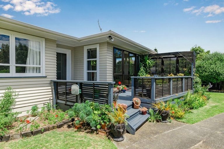 Photo of property in 37 Mazengarb Road, Paraparaumu Beach, Paraparaumu, 5032