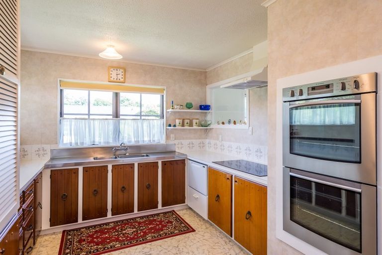 Photo of property in 16 Richmond Avenue, Waikanae, 5036