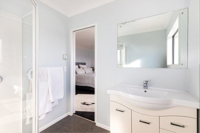 Photo of property in 14 Gennaker Lane, Whitby, Porirua, 5024