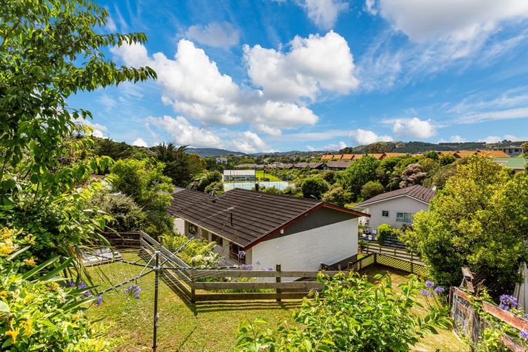 Photo of property in 8 Halyard Place, Whitby, Porirua, 5024