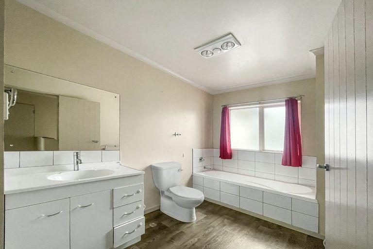 Photo of property in 16 Black Rock Road, Newlands, Wellington, 6037