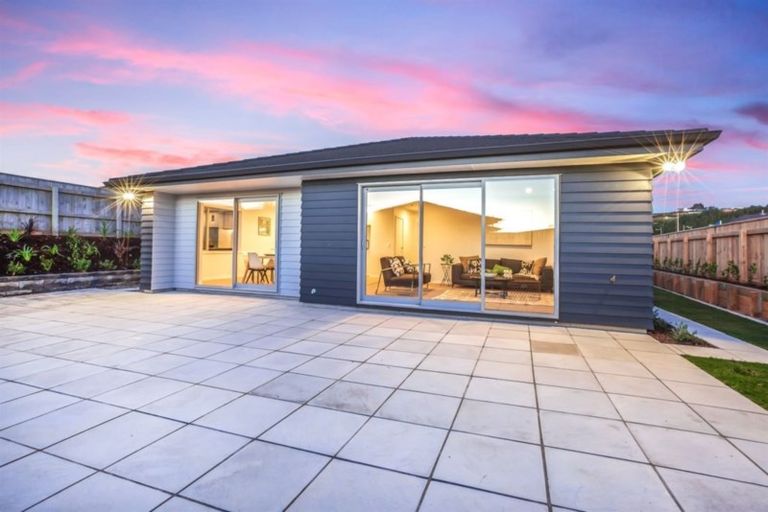 Photo of property in 154 Navigation Drive, Whitby, Porirua, 5024