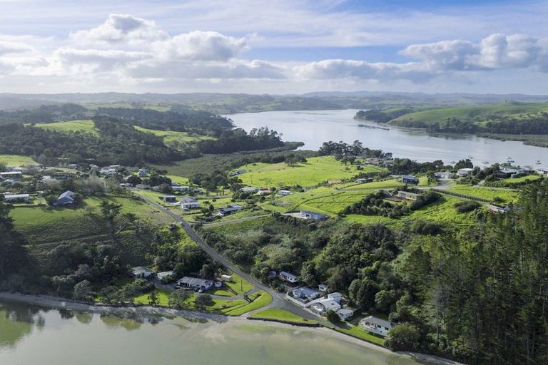 Photo of property in 17 Dem Road, Pahi, Paparoa, 0571