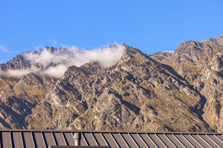 Photo of property in 8 Kerrera Lane, Jacks Point, Queenstown, 9371