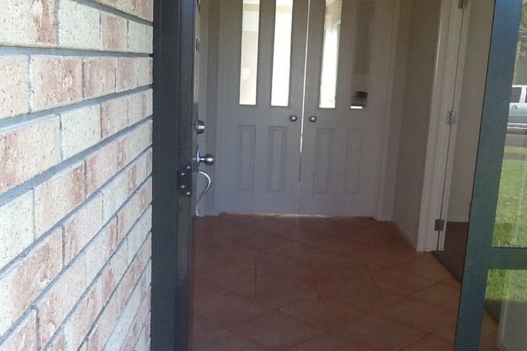 Photo of property in 17 Newinn Crescent, East Tamaki Heights, Auckland, 2016