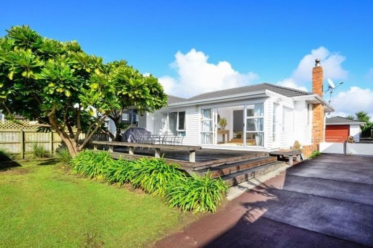Photo of property in 420 Old Te Atatu Road, Te Atatu Peninsula, Auckland, 0610