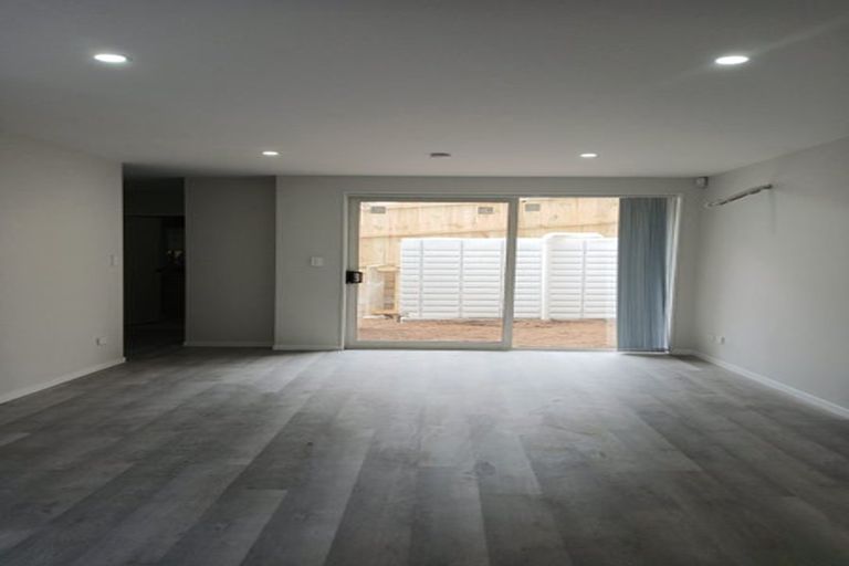 Photo of property in 44 Everglade Drive, Goodwood Heights, Auckland, 2105