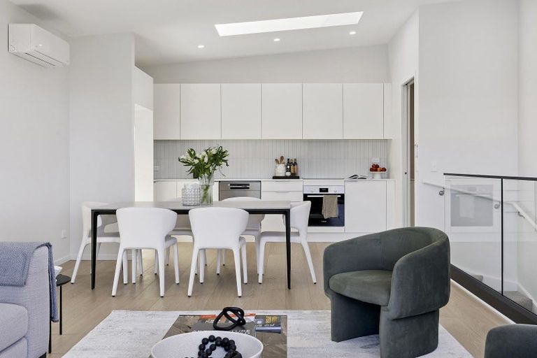 Photo of property in 131 Tiketike Way, Brooklyn, Wellington, 6021