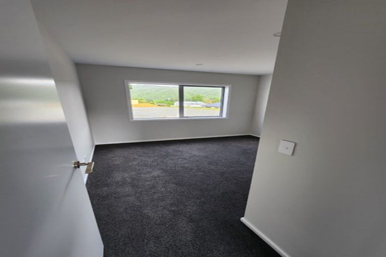 Photo of property in 17 Rewarewa Way, Timberlea, Upper Hutt, 5018