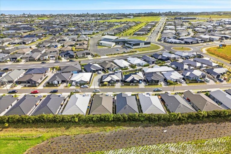 Photo of property in 122 Union Drive, Papamoa, 3118