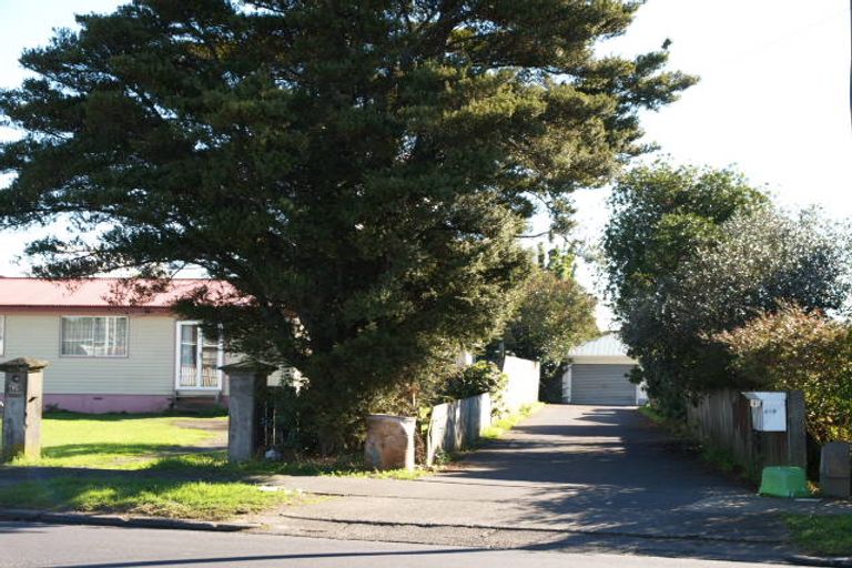 Photo of property in 2/411 Massey Road, Mangere East, Auckland, 2024