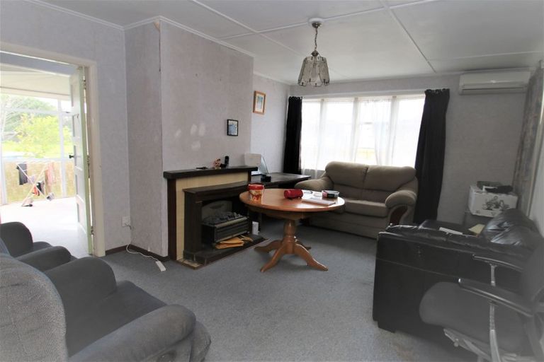 Photo of property in 30 Goldsmith Crescent, Levin, 5510