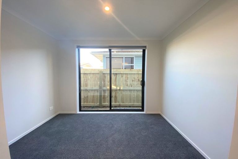 Photo of property in 4/5 Peachgrove Road, Te Atatu Peninsula, Auckland, 0610