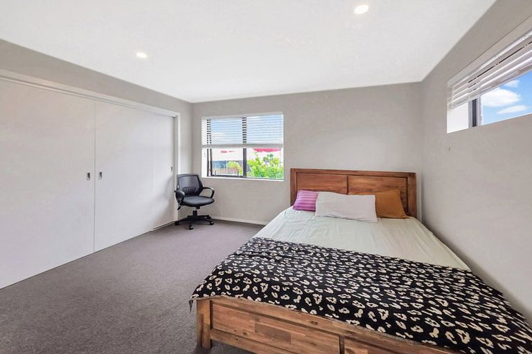 Photo of property in 4/89 Hobsonville Point Road, Hobsonville, Auckland, 0616