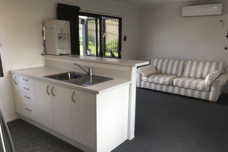 Photo of property in 54 Helena Street, Massey, Auckland, 0614