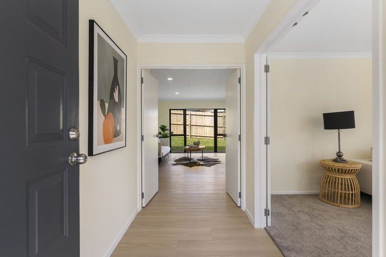 Photo of property in 10 Mediterranean Way, Goodwood Heights, Auckland, 2105