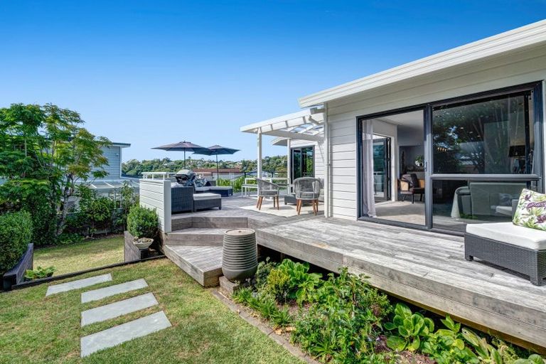 Photo of property in 6 Crown Road, Tindalls Beach, Whangaparaoa, 0930