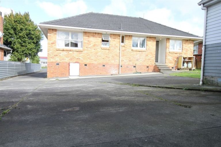 Photo of property in 124 Robertson Road, Mangere East, Auckland, 2024