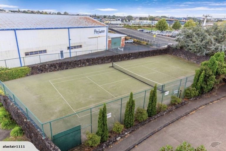 Photo of property in 65b Mountain Road, Mangere Bridge, Auckland, 2022