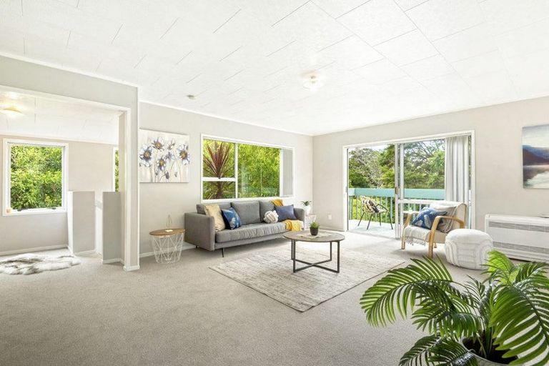 Photo of property in 98 Spinella Drive, Bayview, Auckland, 0629