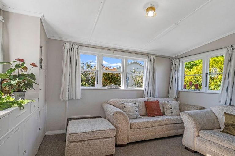 Photo of property in 11 Bear Street, Waverley, 4510