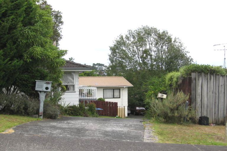 Photo of property in 2/5 Kerria Place, Sunnynook, Auckland, 0620