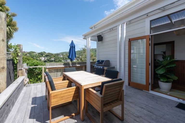 Photo of property in 82 Creswick Terrace, Northland, Wellington, 6012