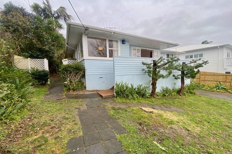 Photo of property in 64 Selwyn Crescent, Forrest Hill, Auckland, 0620