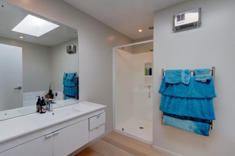 Photo of property in 2 Kahu Close, Wanaka, 9305