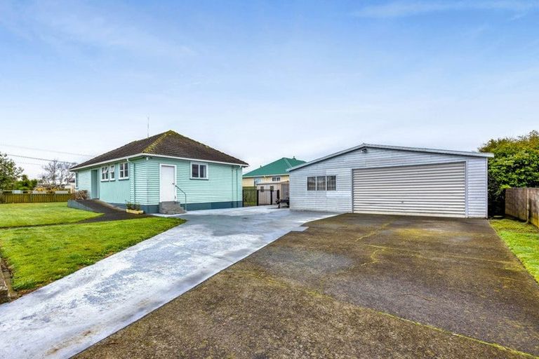 Photo of property in 1 Malone Place, Hawera, 4610