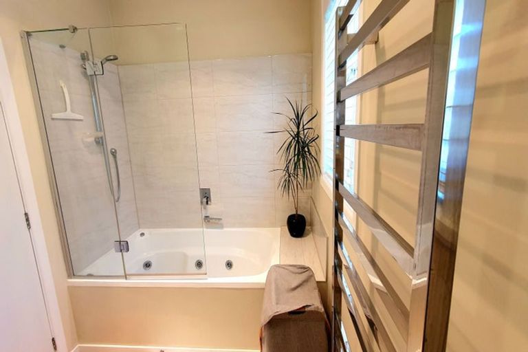 Photo of property in 19 Savoy Road, Glen Eden, Auckland, 0602