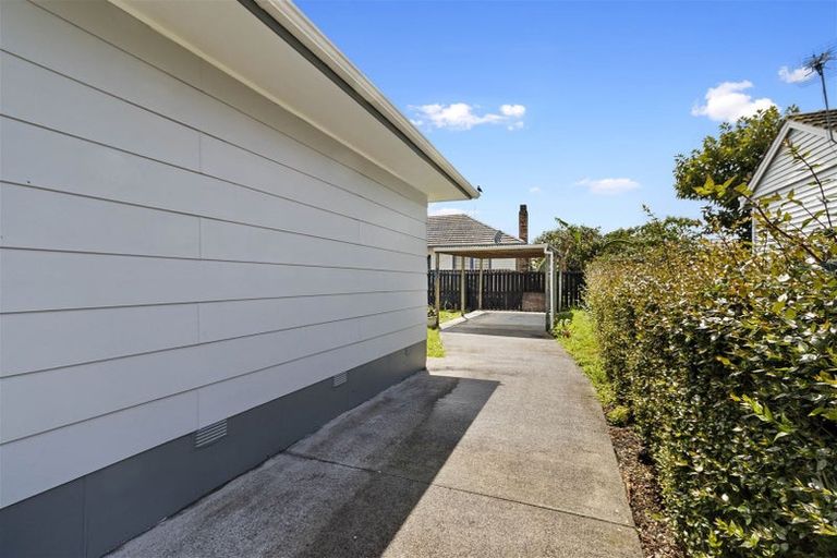 Photo of property in 2/13 John Street, Mangere East, Auckland, 2024