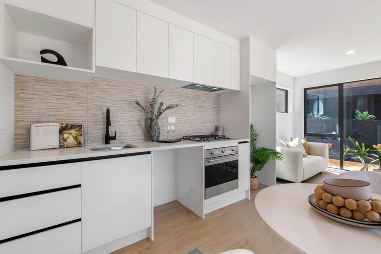 Photo of property in 82a Kittiwake Drive, Schnapper Rock, Auckland, 0632