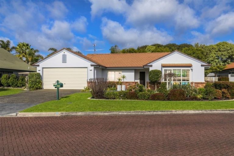 Photo of property in 18 Graven Court, Henderson, Auckland, 0612
