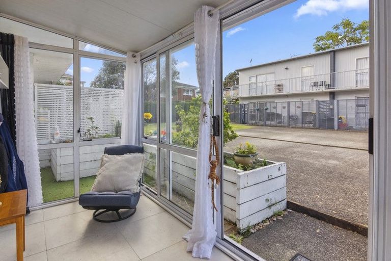 Photo of property in 4/43 Anzac Road, Browns Bay, Auckland, 0630