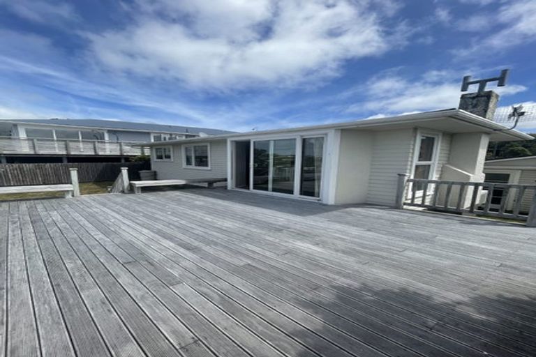 Photo of property in 12 Fitzpatrick Street, Newlands, Wellington, 6037